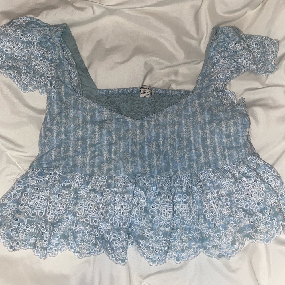 Cute cropped American Eagle blouse